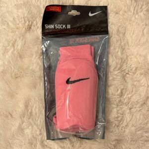 Nike Soccer Shin Sock III in Vibrant Pink